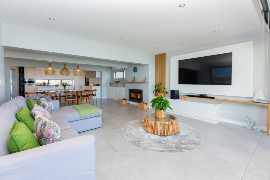 7 Bedroom Property for Sale in Calypso Beach Western Cape